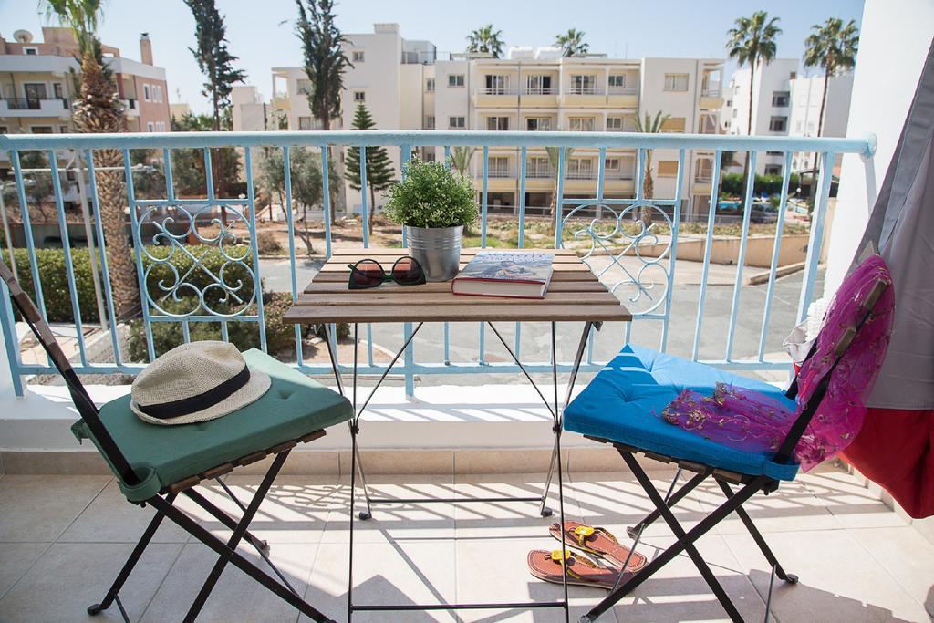 Paphos Love Hut Apartment ภายนอก รูปภาพ