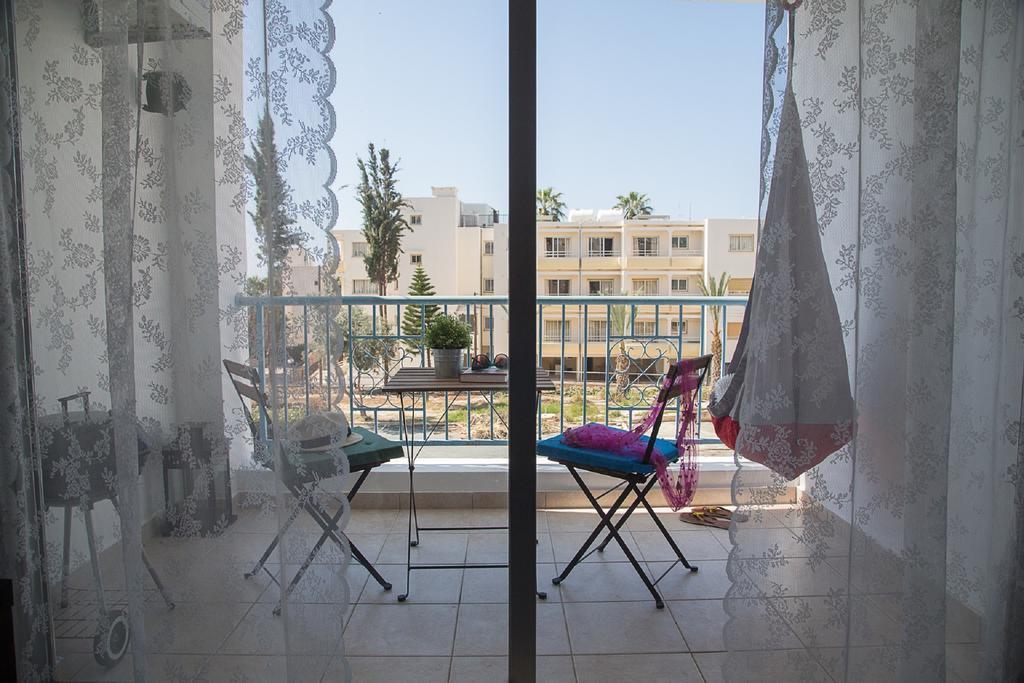 Paphos Love Hut Apartment ภายนอก รูปภาพ