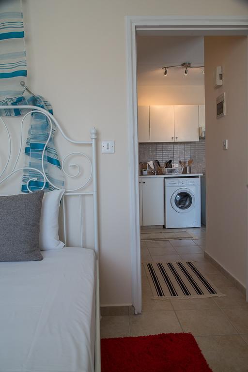 Paphos Love Hut Apartment ภายนอก รูปภาพ